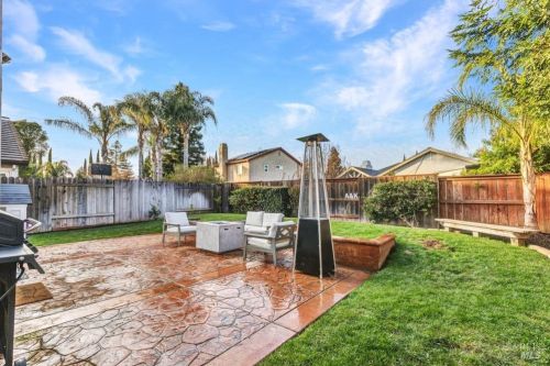 667 Poppy Cir, Vacaville CA  95687-7252 exterior