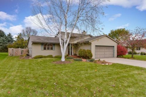 510 Gavin Pkwy, Kewaskum WI  53040-9183 exterior