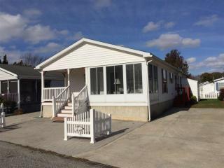 104 9th Ave, Wildwood Crest, NJ 08260-2812