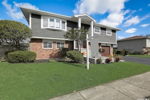 18 Wellbrock St, North Lindenhurst, NY 11757-5828