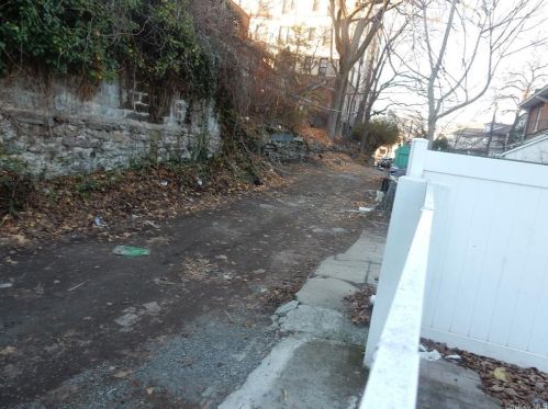 34 Hartley Ave, Mount Vernon NY  10550-1124 exterior