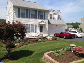 809 Chestnut Hill Dr, Parkesburg, PA 19365-9564