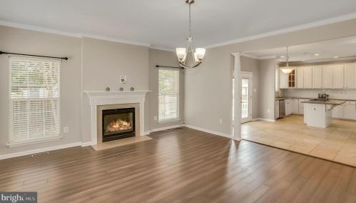 6733 Sutton Oaks Way, Gainesville VA  20155-1489 exterior