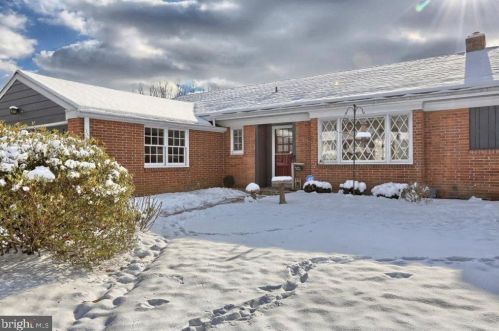 36 Peach Ln, Lancaster, PA 17601-3253