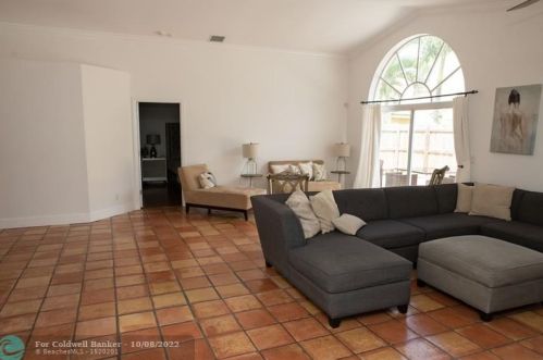 1903 180 Ter, Hollywood FL 33029-5173 exterior