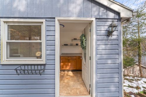 8 Bankside Trl, Sandy Hook, CT 06482-1261