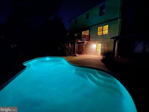 9525 Debra Spradlin Ct, Springfield, VA 22015-4183