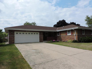 703 Larchmont Dr, Waukesha, WI 53186-6782