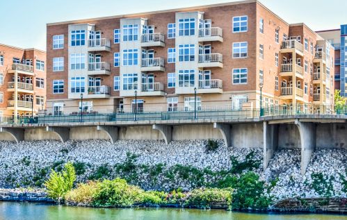 1915 Water St, Milwaukee, WI 53202-1577