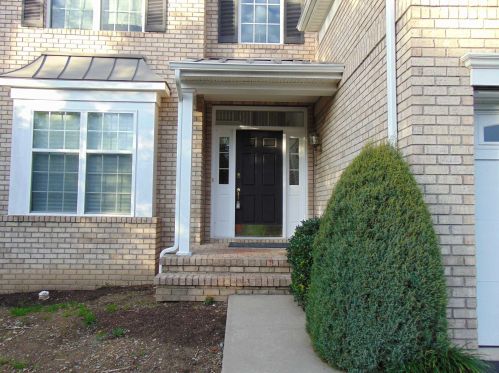 633 Creekside Ln, Fishkill NY  12524-4903 exterior