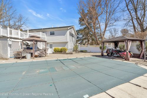 17 Dogwood Dr, Jackson Twp NJ  08527-1342 exterior