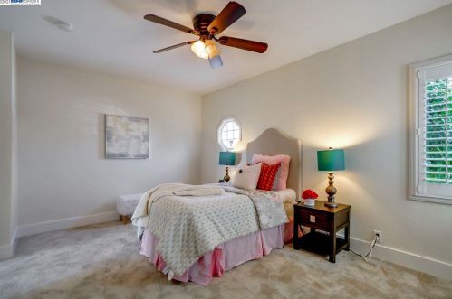 5109 Fairfax Ave, Oakland CA 94601-5410 exterior