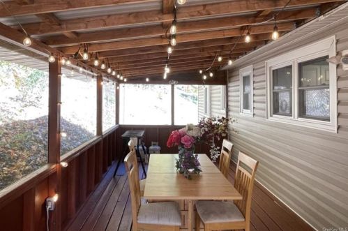 18 Tulip Rd, Mahopac NY  10541-5422 exterior