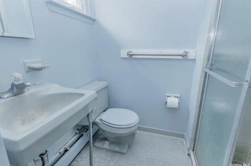 9 Foothill Ln, Elwood NY  11731-4106 exterior