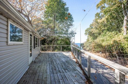 6 Woodcliff Trl, Baiting Hollow, NY 11933-1250