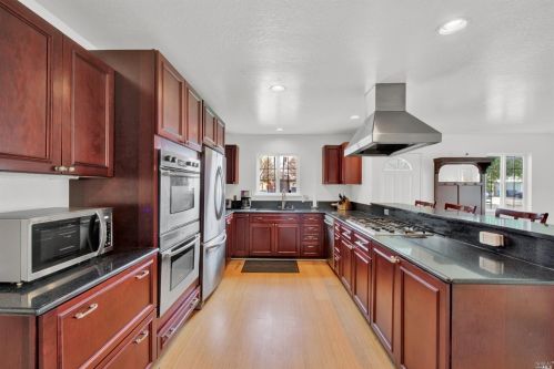 200 Juniper St, Vacaville CA 95688-2736 exterior