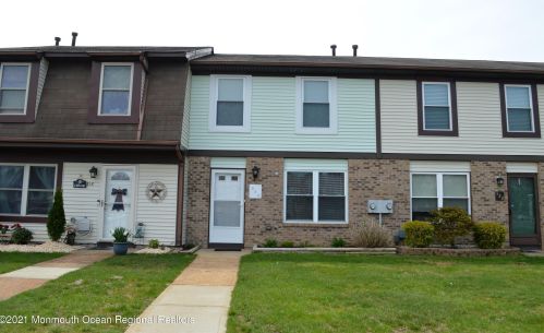 320 Greenwood Loop Rd, Bricktown, NJ 08724-1274