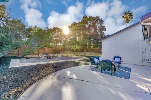 1177 Coad Ct, West Pittsburg CA  94565-6204 exterior