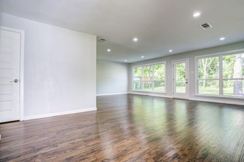 10171 Baronne Cir, Dallas TX  75218-1028 exterior