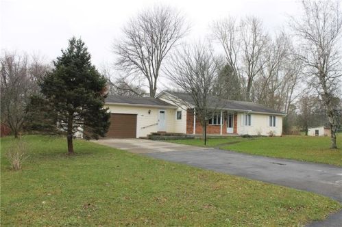 6412 Bethany Leroy Rd, Stafford, NY 14143-9563