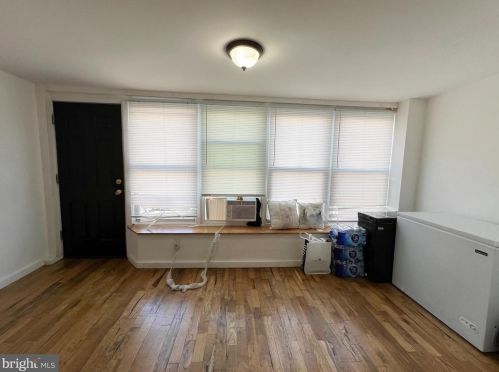 6810 Guyer Ave, Philadelphia PA 19142-2518 exterior