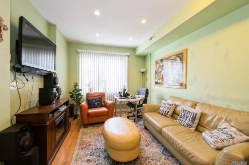 3016 Seagirt Ave, Far Rockaway, NY 11691-2085