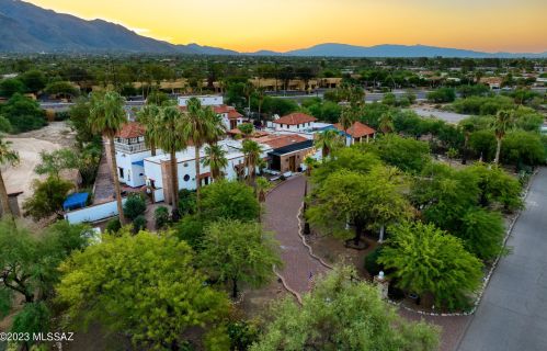 6670 Casas Adobes Rd, Tucson, AZ 85704-5634