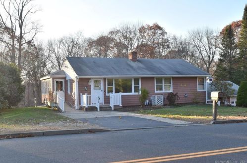 812 Vauxhall Street Ext, Waterford, CT 06385-4152