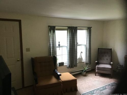 16 Salt Box Ln, Uncasville, CT 06382-2084