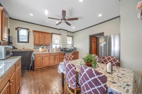 318 Summit Ave, Mount Vernon NY  10552-3004 exterior