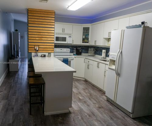 2884 75th St, Hialeah FL  33018-5323 exterior