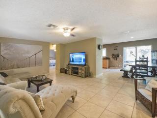 18 Chapel Cir, Jupiter FL  33469-2170 exterior