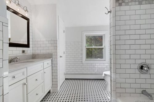 75 Chestnut Hill Rd, Ridgefield CT  06877-1202 exterior