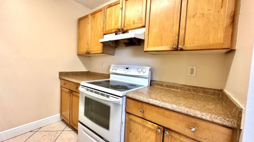 515 Meadows Cir, Boynton Beach FL  33436-8934 exterior