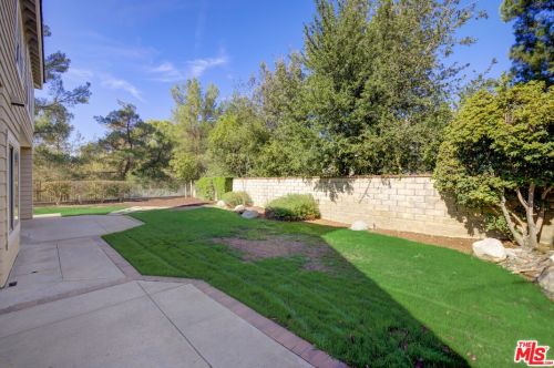 26520 Mistletoe Ct, Santa Clarita CA  91355-3525 exterior