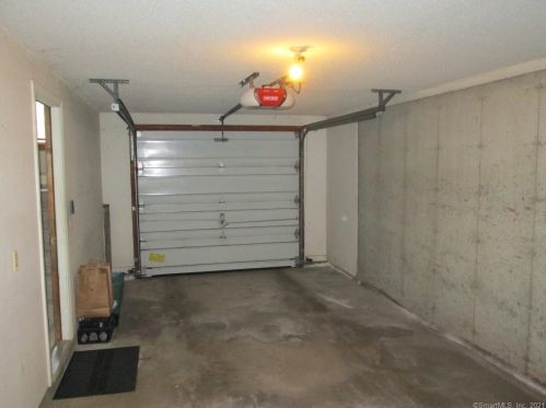 203 New State Rd, Manchester CT  06042-7923 exterior