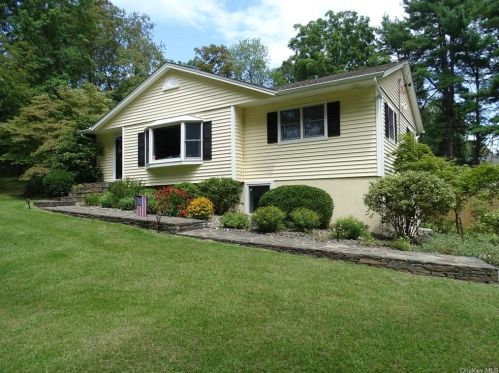 14 Montfort Woods Rd, New Hamburg, NY 12590-3510
