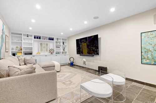 2050 Shipway Ln, Newport Beach CA  92660-4336 exterior