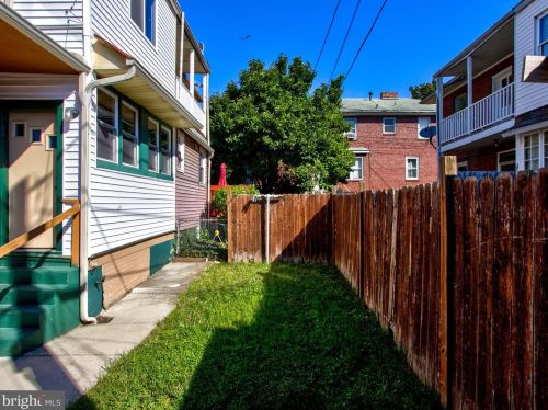 737 28th St, Harrisburg PA 17111-1127 exterior