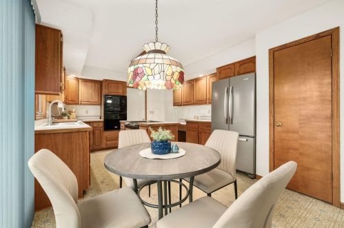 2375 Chickasaw Dr, London OH  43140-9014 exterior