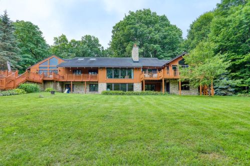 5450 Eden Ct, West Bend, WI 53095-9756