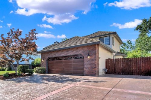 945 Granada Ln, Vacaville, CA 95688-2060