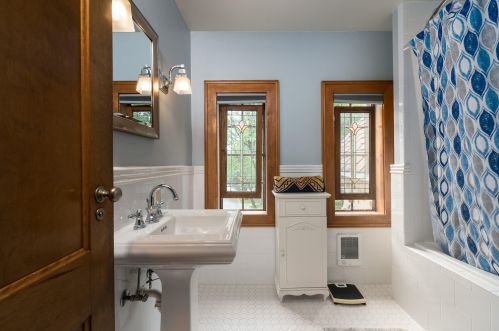 6578 Washington Cir, Milwaukee WI 53213-2460 exterior