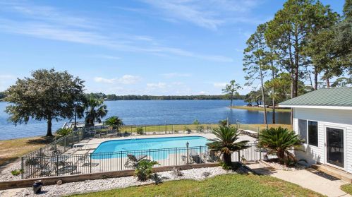 70 Serenity Cir, Defuniak Springs, FL 32433-7211
