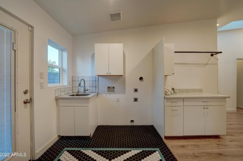 7814 11th Ave, Phoenix AZ  85021-7113 exterior