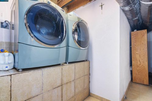 40 Las Palomas, Orinda CA  94563-1916 exterior