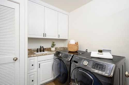 513 Dianthus St, Manhattan Beach CA  90266-6720 exterior