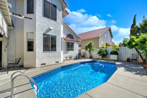 272 Sparrow St, Vacaville CA  95687-7225 exterior