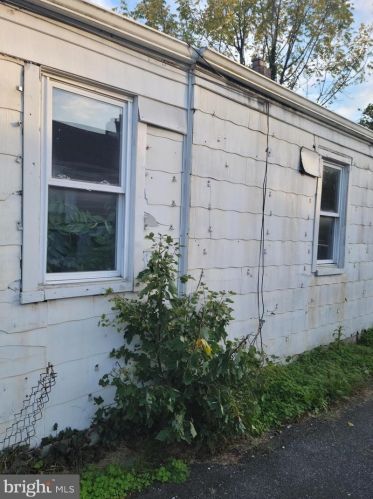 16 Harrisburg Ave, New Castle, DE 19720-1413