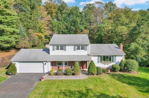 97 Deepwood Ln, Northford, CT 06472-1058